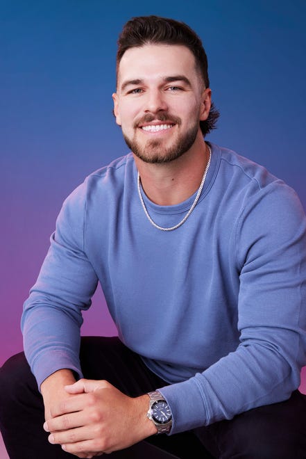 Austin, 28, a sales executive from San Diego, self-eliminated in the fifth episode.