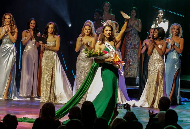 Newly crowned Miss Florida Casana Fink waves to the audience at the 2024 Miss Florida Pageant Finals at the RP Funding Center in Lakeland on Saturday June 29, 2024.