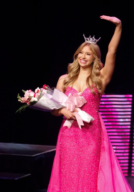 Miss Florida's Teen 2023 Anna-Katherine Risalvato waves one last time to the audience before the new queen is crowned at the Miss Florida's Teen Finals at the RP Funding Center in Lakeland on Saturday, June 29, 2024.